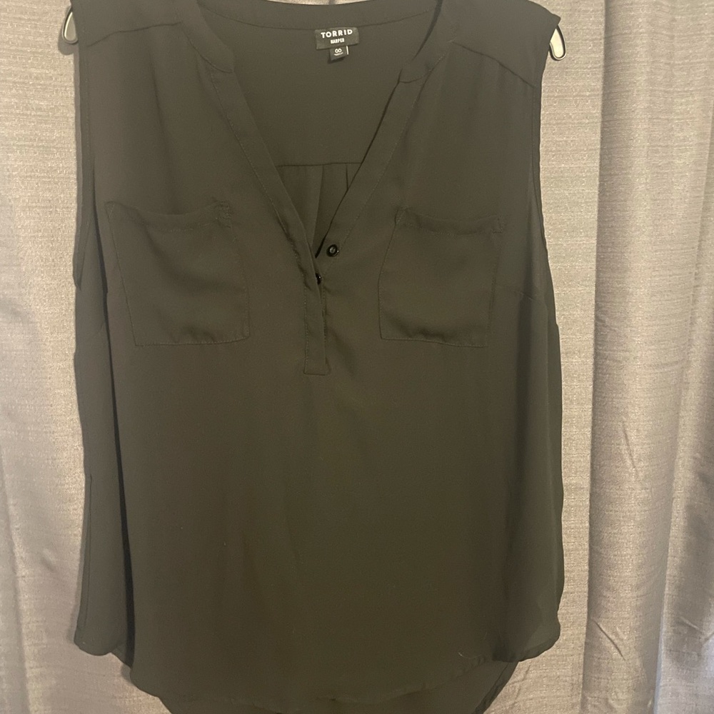 Torrid. Harper Black Georgette Pullover Tank. Size 00.